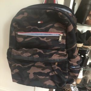 Tommy Hilfigar camo backpack